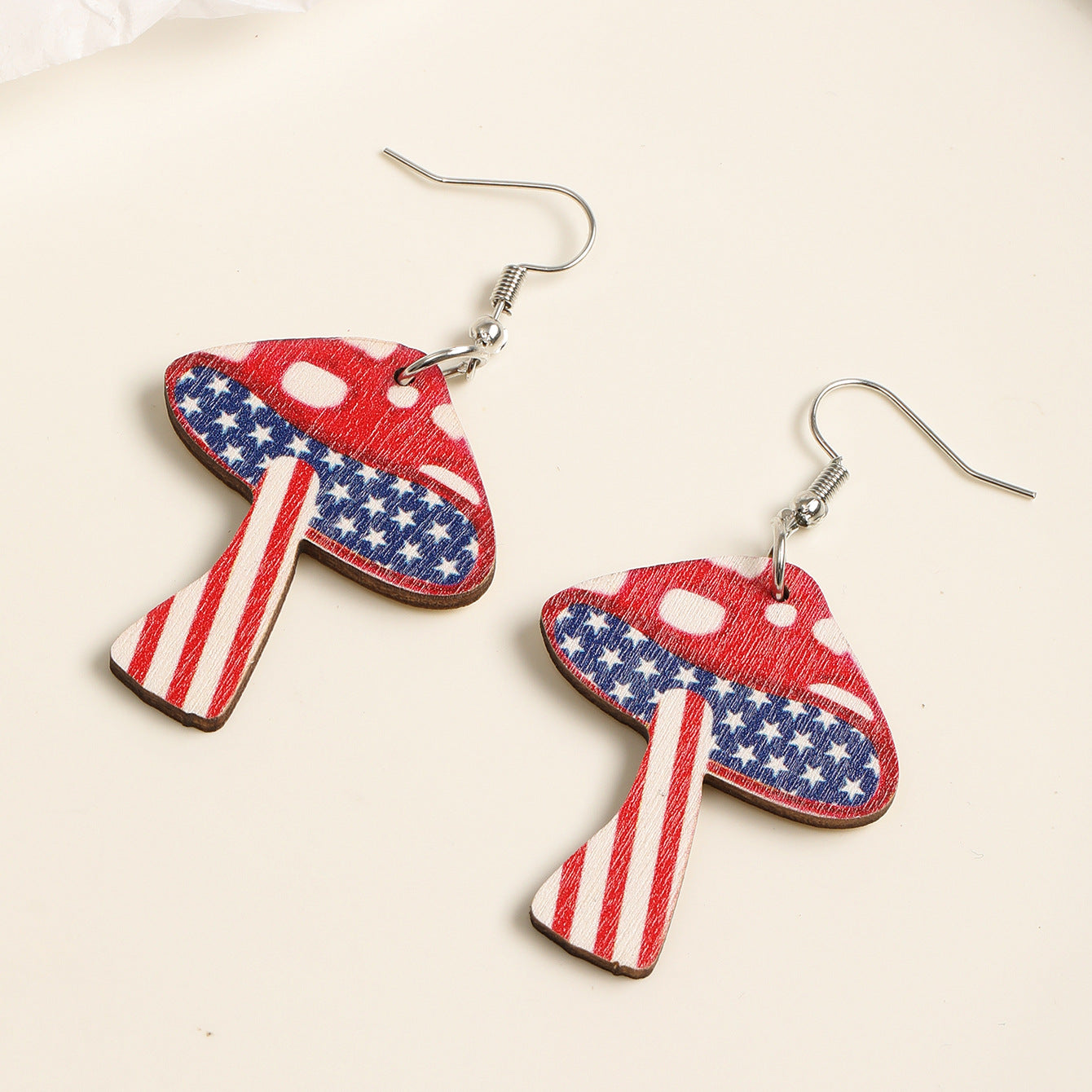 Pendientes de madera estampados de estampado de la bandera de mariposa al por mayor